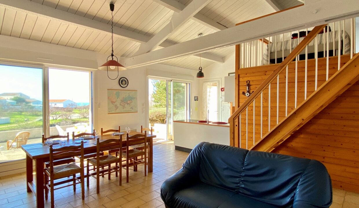 LA-SAUZAIE-MAISON-SITUEE-A-400M-DE-LA-PLAGE-TERRASSE-DE-100M²-AVEC-VUE-MER-Animaux-bienvenus-5