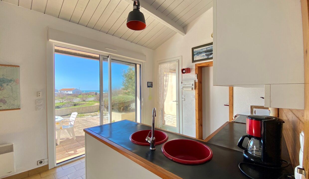 LA-SAUZAIE-MAISON-SITUEE-A-400M-DE-LA-PLAGE-TERRASSE-DE-100M²-AVEC-VUE-MER-Animaux-bienvenus-7