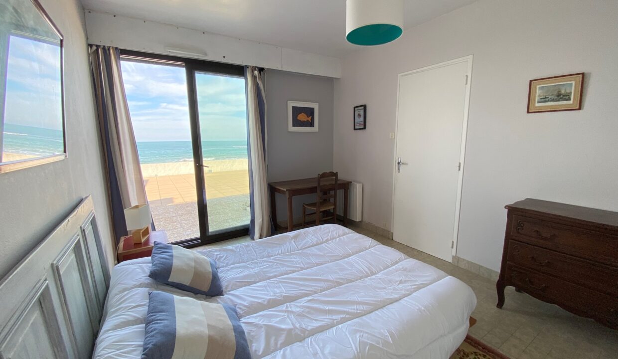 1ere-ligne-mer-La-Paree-Maison-familiale-4-chambres-140m²-de-terrasse-vue-mer-WIFI-10