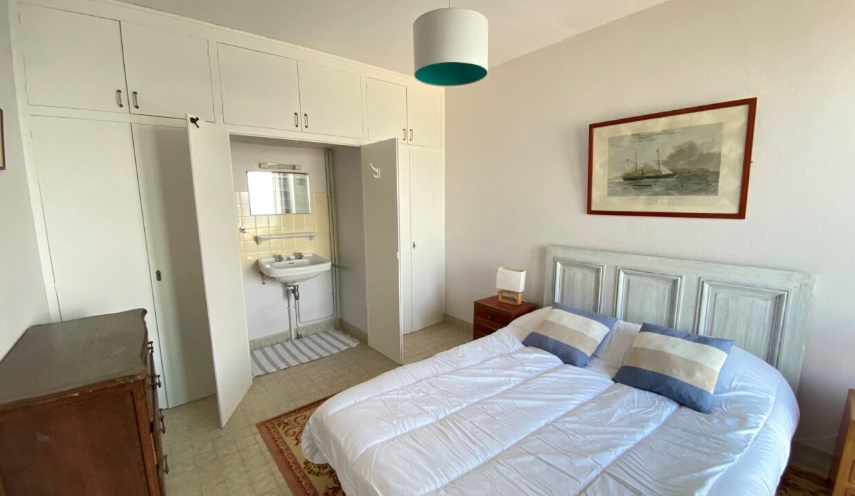 1ere-ligne-mer-La-Paree-Maison-familiale-4-chambres-140m²-de-terrasse-vue-mer-WIFI-11
