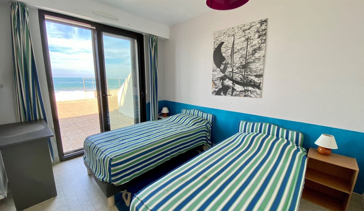 1ere-ligne-mer-La-Paree-Maison-familiale-4-chambres-140m²-de-terrasse-vue-mer-WIFI-12