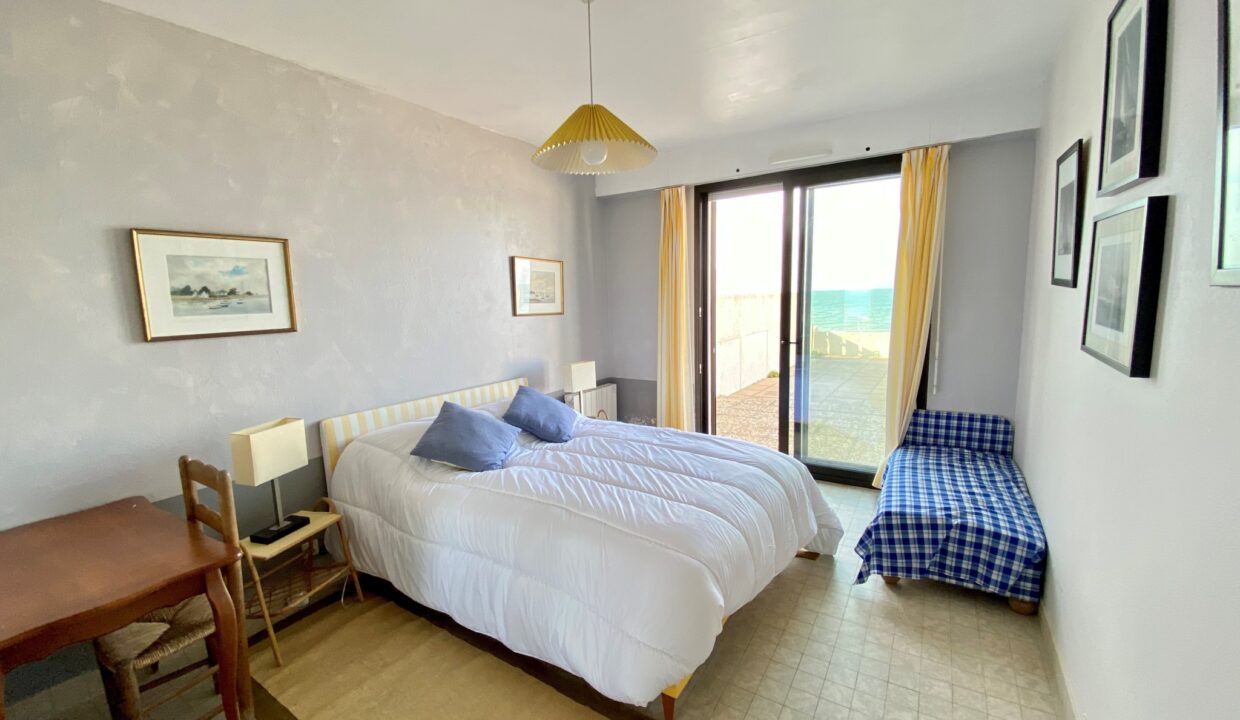 1ere-ligne-mer-La-Paree-Maison-familiale-4-chambres-140m²-de-terrasse-vue-mer-WIFI-14