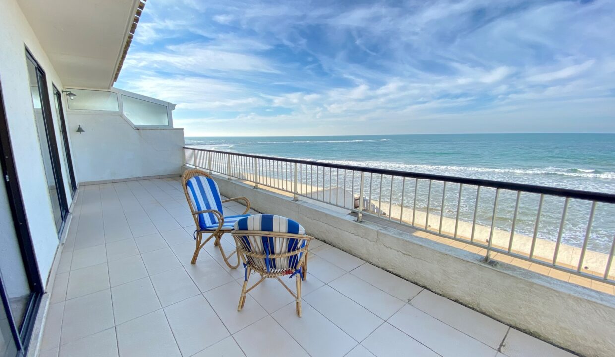 1ere-ligne-mer-La-Paree-Maison-familiale-4-chambres-140m²-de-terrasse-vue-mer-WIFI-3