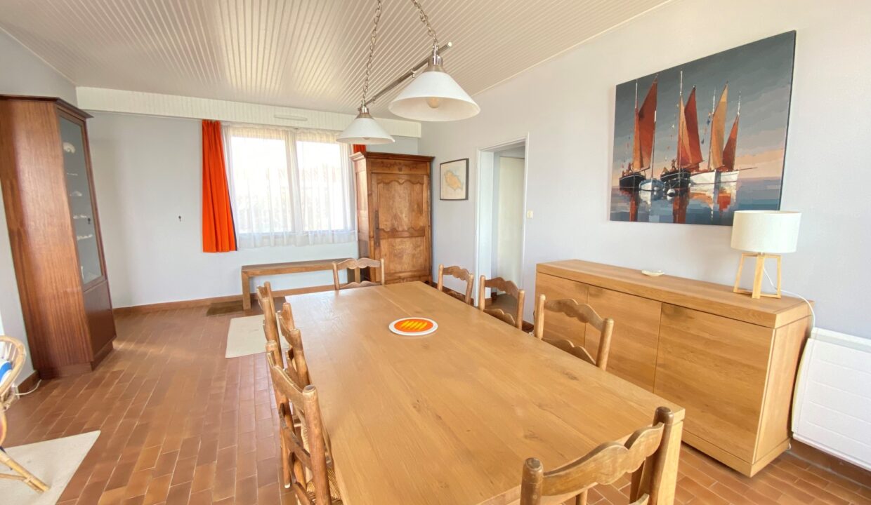 1ere-ligne-mer-La-Paree-Maison-familiale-4-chambres-140m²-de-terrasse-vue-mer-WIFI-4