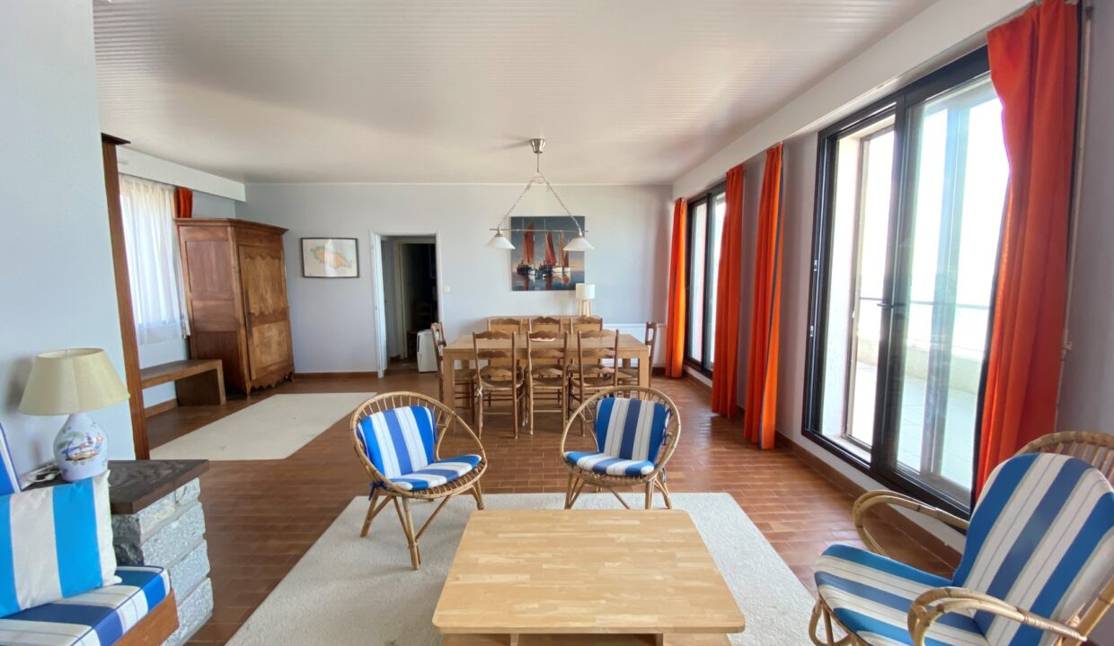 1ere-ligne-mer-La-Paree-Maison-familiale-4-chambres-140m²-de-terrasse-vue-mer-WIFI-5