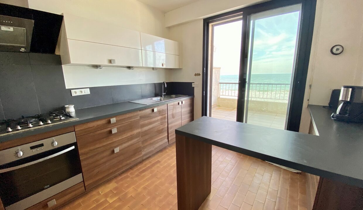 1ere-ligne-mer-La-Paree-Maison-familiale-4-chambres-140m²-de-terrasse-vue-mer-WIFI-7