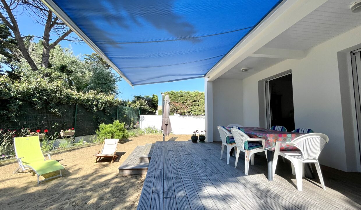 200m-bord-de-mer-Agreable-maison-familiale-3-chambres-avec-jardin-clos-et-belle-terrasse-en-bois-Acces-WIFI-1