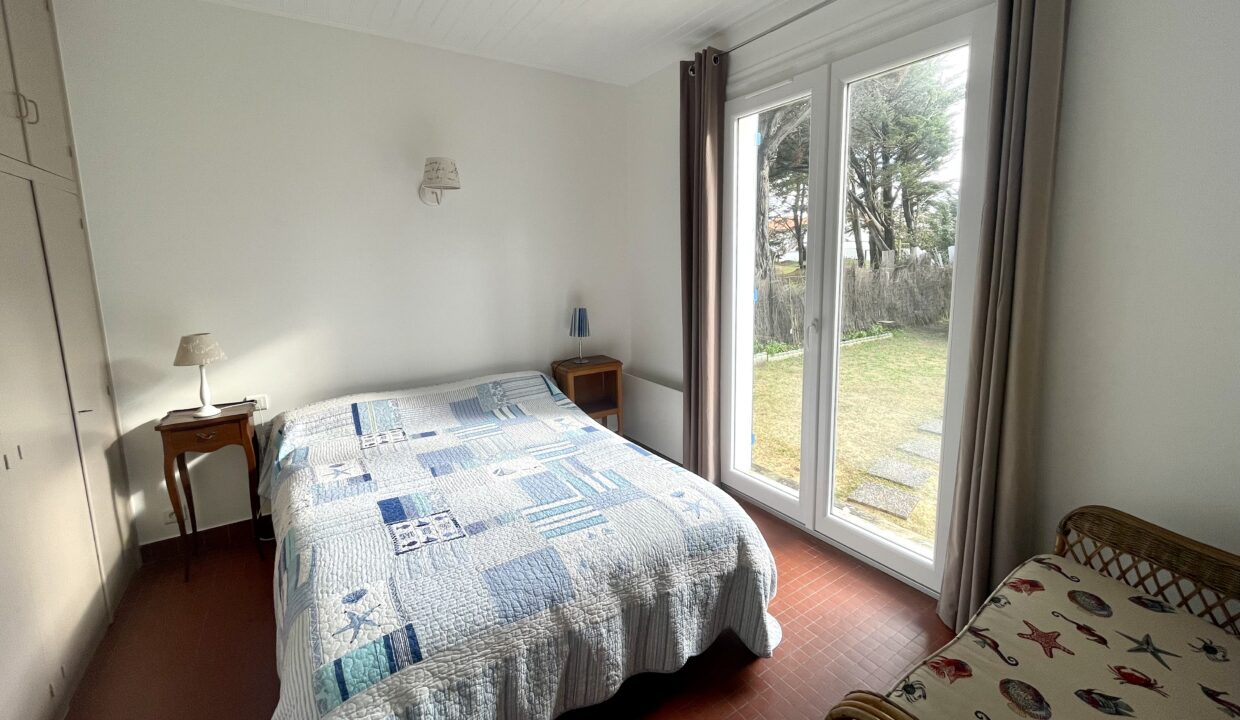 200m-bord-de-mer-Agreable-maison-familiale-3-chambres-avec-jardin-clos-et-belle-terrasse-en-bois-Acces-WIFI-13