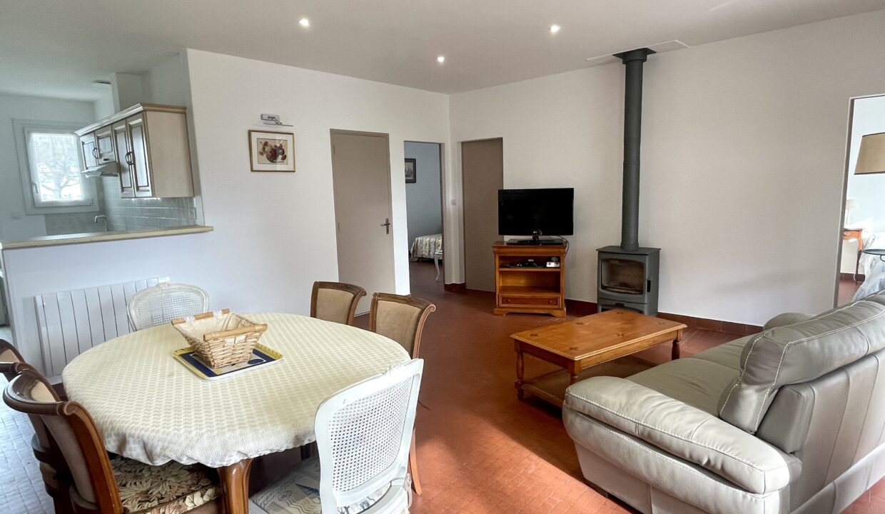 200m-bord-de-mer-Agreable-maison-familiale-3-chambres-avec-jardin-clos-et-belle-terrasse-en-bois-Acces-WIFI-3