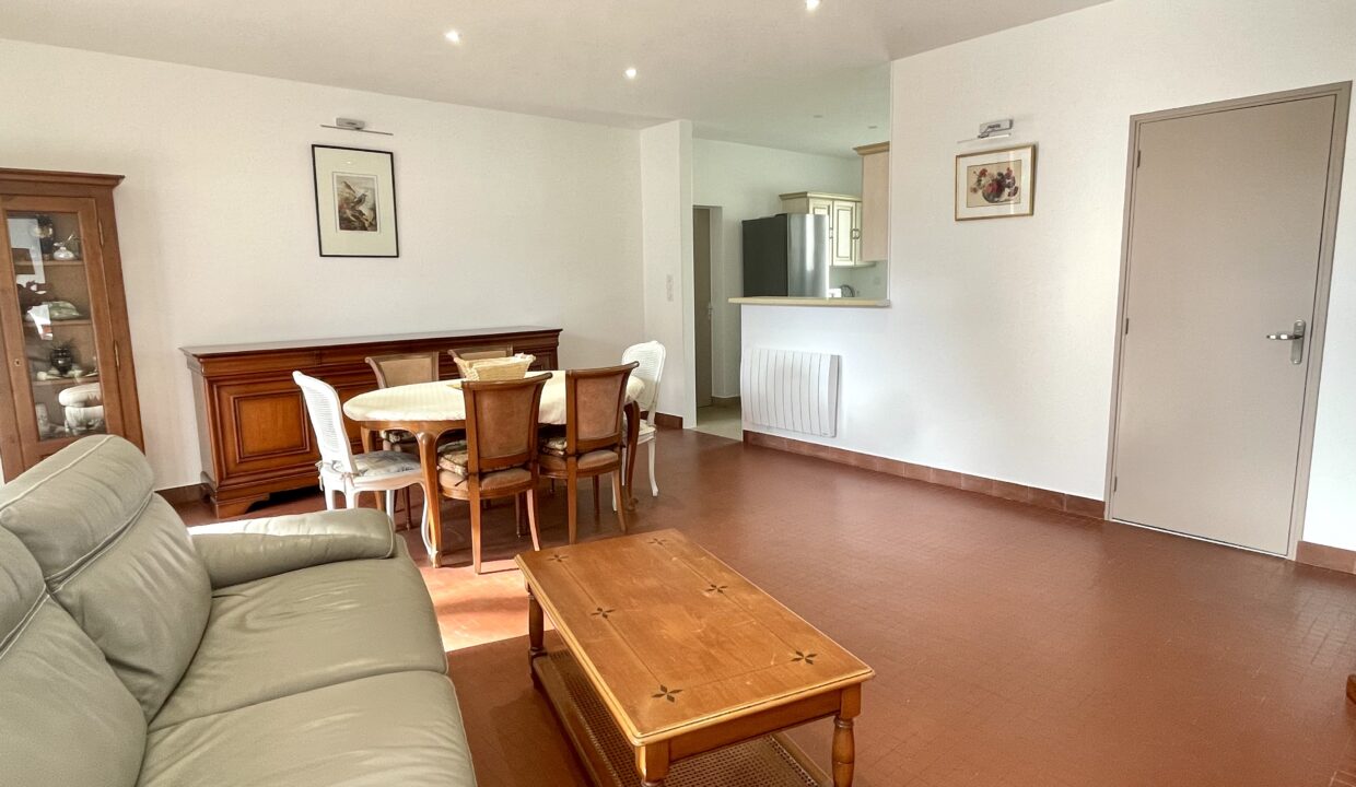 200m-bord-de-mer-Agreable-maison-familiale-3-chambres-avec-jardin-clos-et-belle-terrasse-en-bois-Acces-WIFI-5