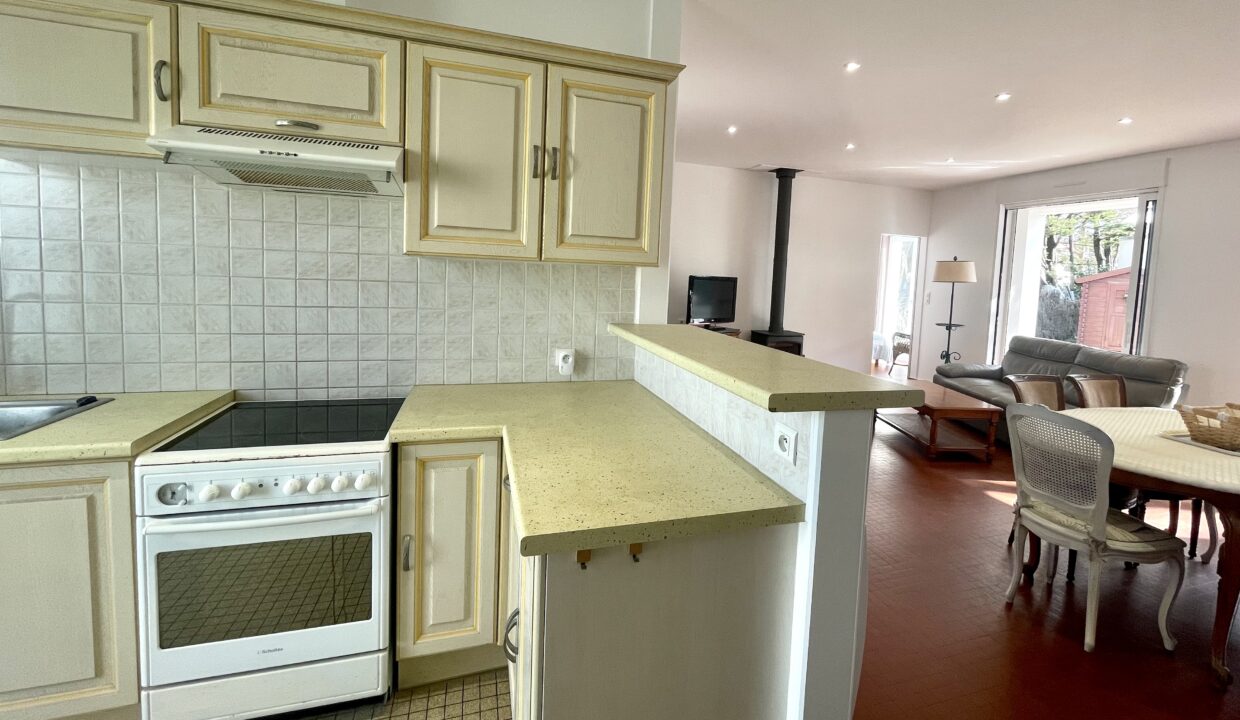 200m-bord-de-mer-Agreable-maison-familiale-3-chambres-avec-jardin-clos-et-belle-terrasse-en-bois-Acces-WIFI-6
