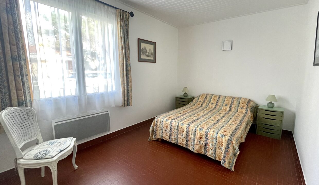 200m-bord-de-mer-Agreable-maison-familiale-3-chambres-avec-jardin-clos-et-belle-terrasse-en-bois-Acces-WIFI-8