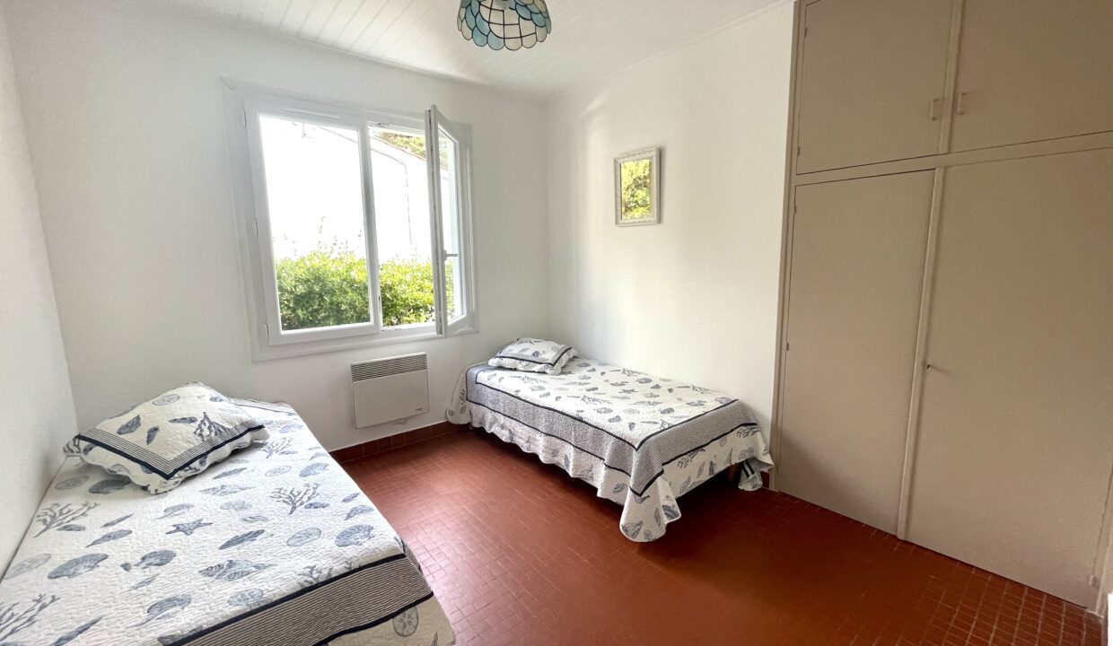 200m-bord-de-mer-Agreable-maison-familiale-3-chambres-avec-jardin-clos-et-belle-terrasse-en-bois-Acces-WIFI-9