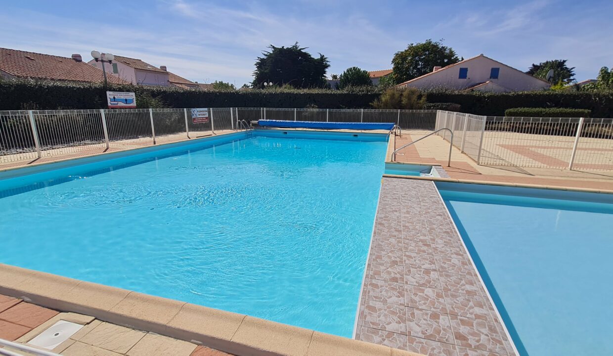 300m-de-la-plage-des-Dunes-Resi.-Les-Oceanides-avec-piscine-et-terrains-de-tennis-collectifs-maisonnette-4-pers.-WIFI-16