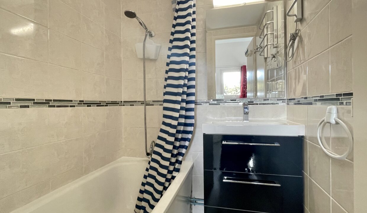300m-de-la-plage-des-Dunes-Resi.-Les-Oceanides-avec-piscine-et-terrains-de-tennis-collectifs-maisonnette-4-pers.-WIFI-9