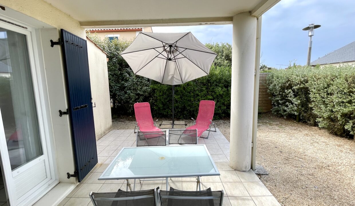 A-150-M-DE-LA-PLAGE-DE-LA-PAREE-APPARTEMENT-DANS-RESIDENCE-AVEC-PISCINE-COLLECTIVE-WIFI-14