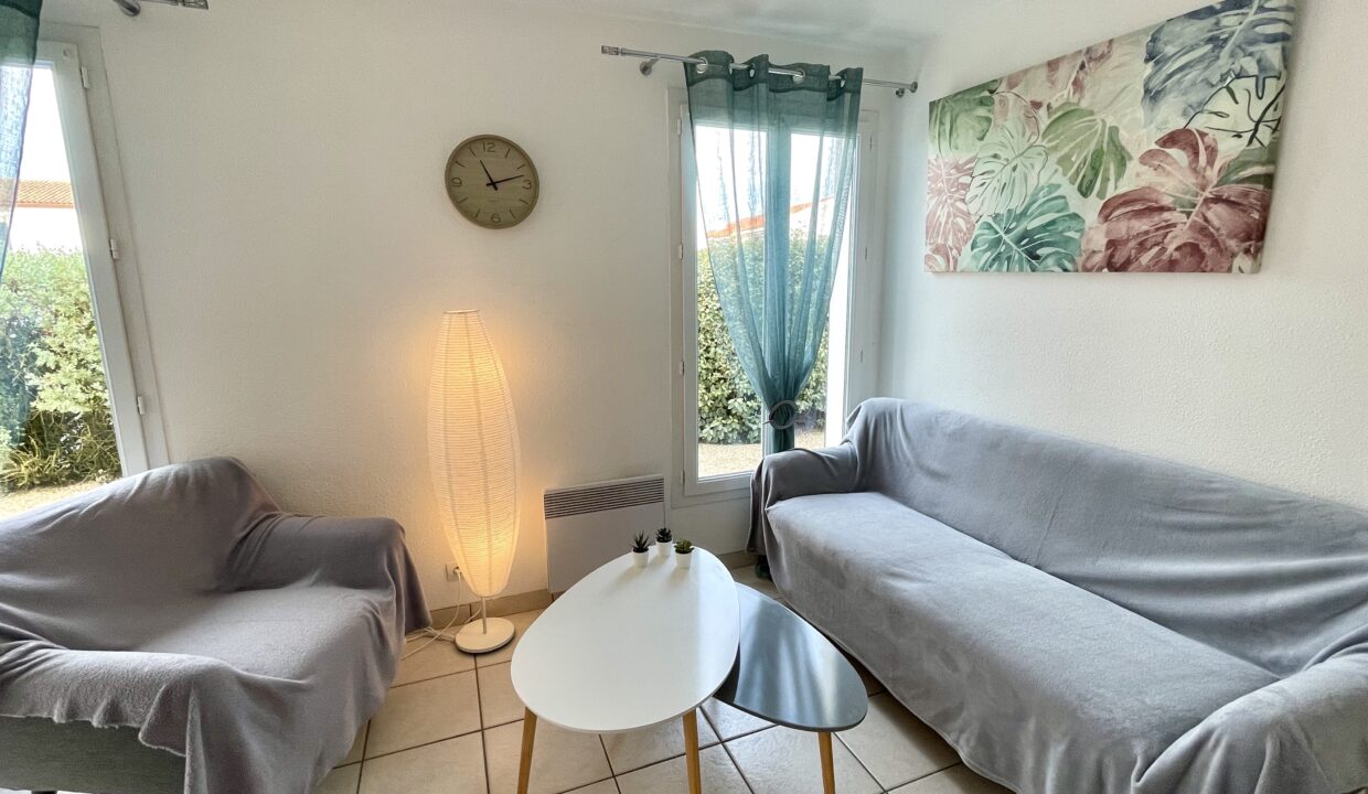 A-150-M-DE-LA-PLAGE-DE-LA-PAREE-APPARTEMENT-DANS-RESIDENCE-AVEC-PISCINE-COLLECTIVE-WIFI-3