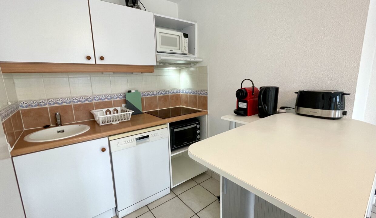 A-150-M-DE-LA-PLAGE-DE-LA-PAREE-APPARTEMENT-DANS-RESIDENCE-AVEC-PISCINE-COLLECTIVE-WIFI-7