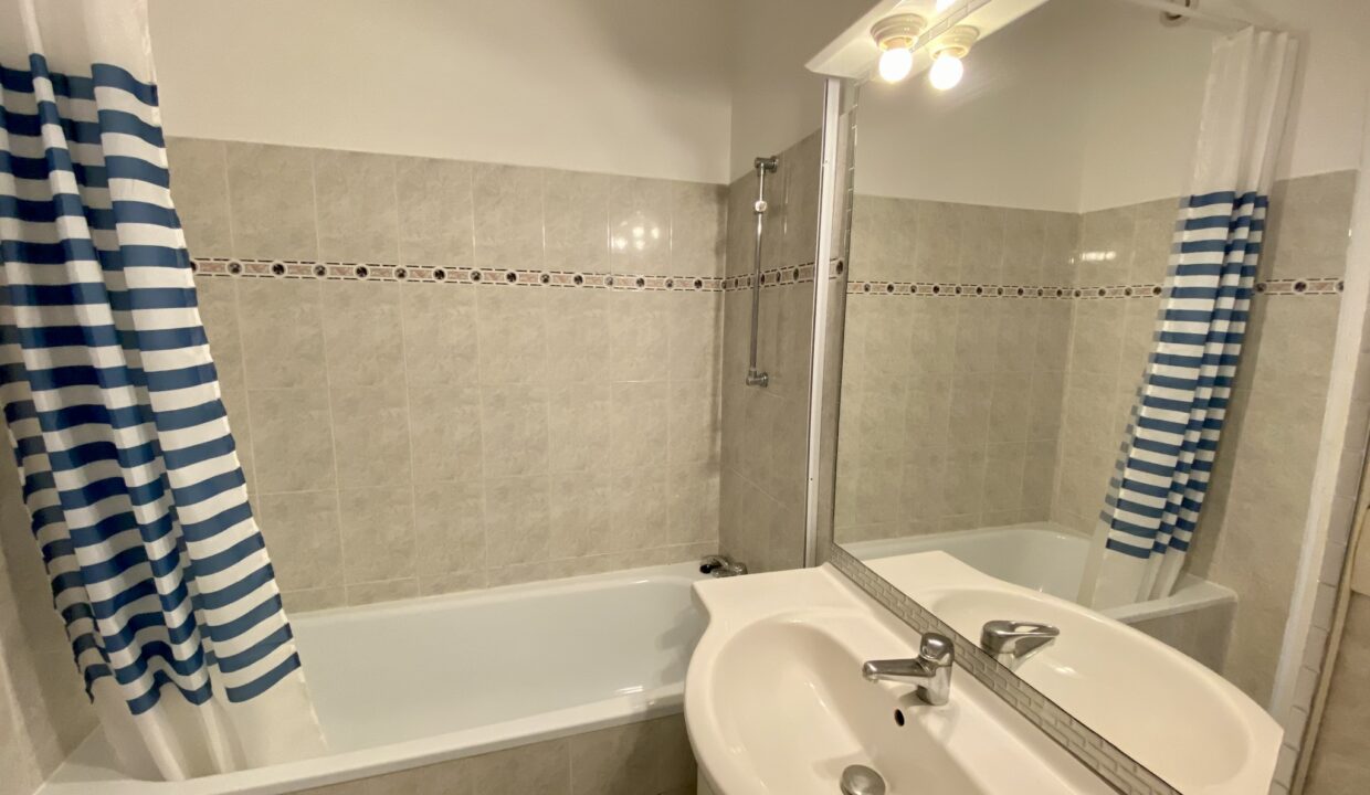 APPARTEMENT-RENOVE-VUE-MER-200m-PLAGE-DE-LA-SAUZAIE-Acces-WIFI-10