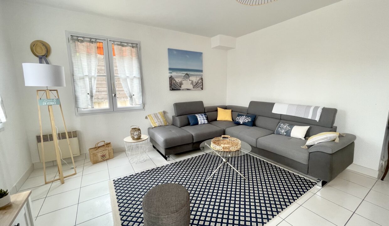 Agreable-maison-2-chambres-500-m-de-la-mer-Proche-quartier-de-La-Paree-WIFI-3