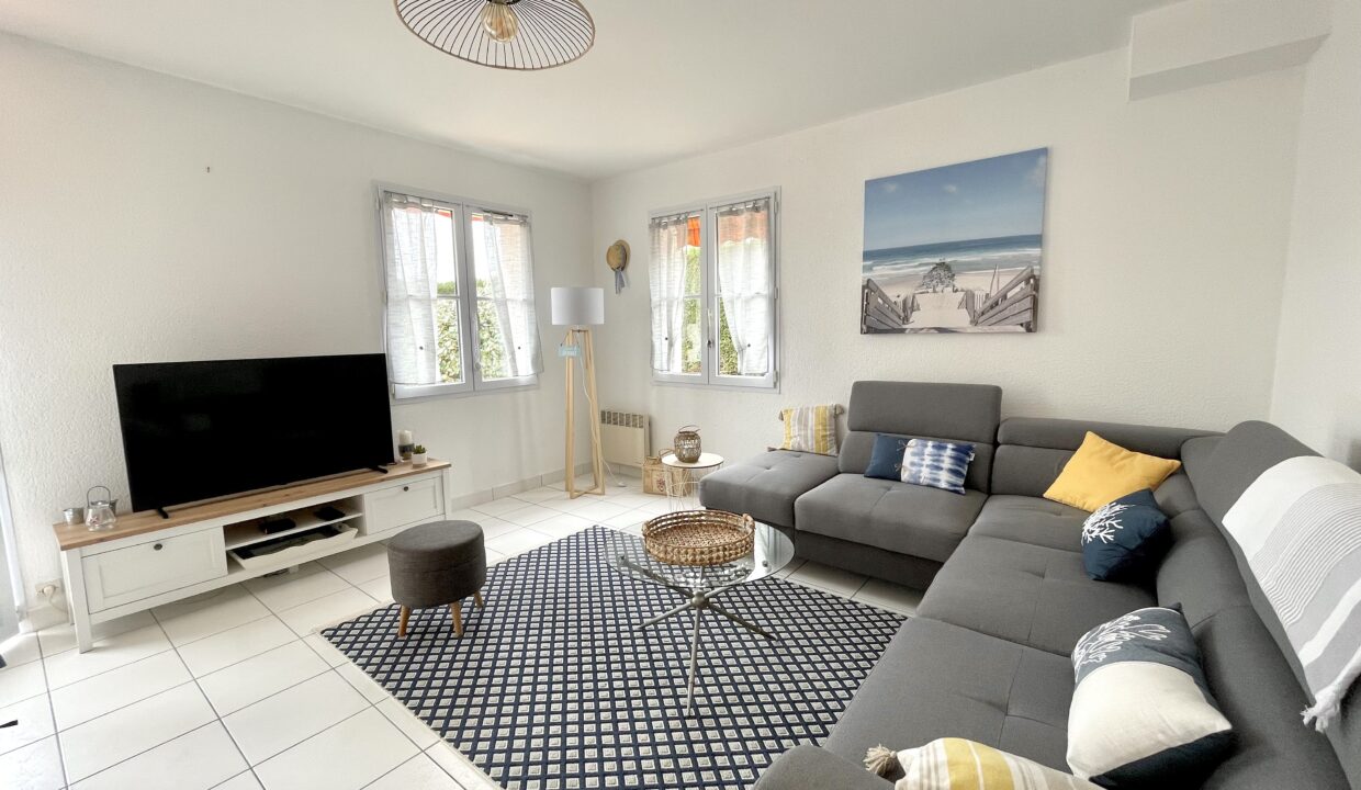 Agreable-maison-2-chambres-500-m-de-la-mer-Proche-quartier-de-La-Paree-WIFI-4