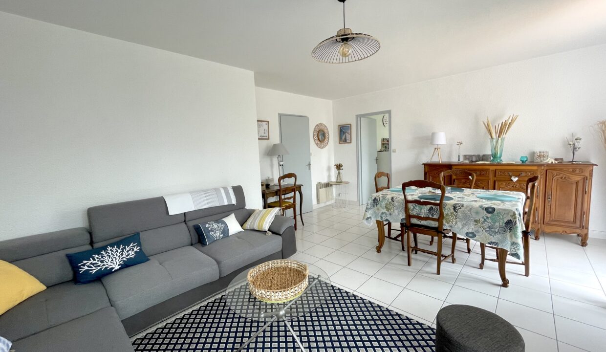 Agreable-maison-2-chambres-500-m-de-la-mer-Proche-quartier-de-La-Paree-WIFI-5