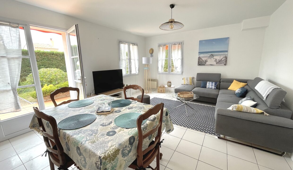 Agreable-maison-2-chambres-500-m-de-la-mer-Proche-quartier-de-La-Paree-WIFI-7