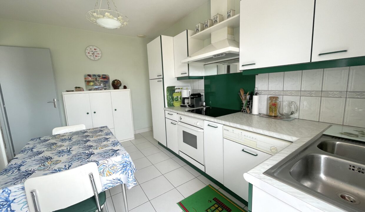 Agreable-maison-2-chambres-500-m-de-la-mer-Proche-quartier-de-La-Paree-WIFI-9