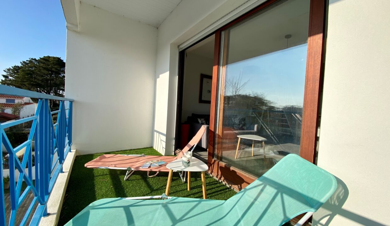 Appartement-renove-cosy-et-confortable-Residence-calme-au-milieu-des-pins-avec-piscine-chauffee-600m-mer-10