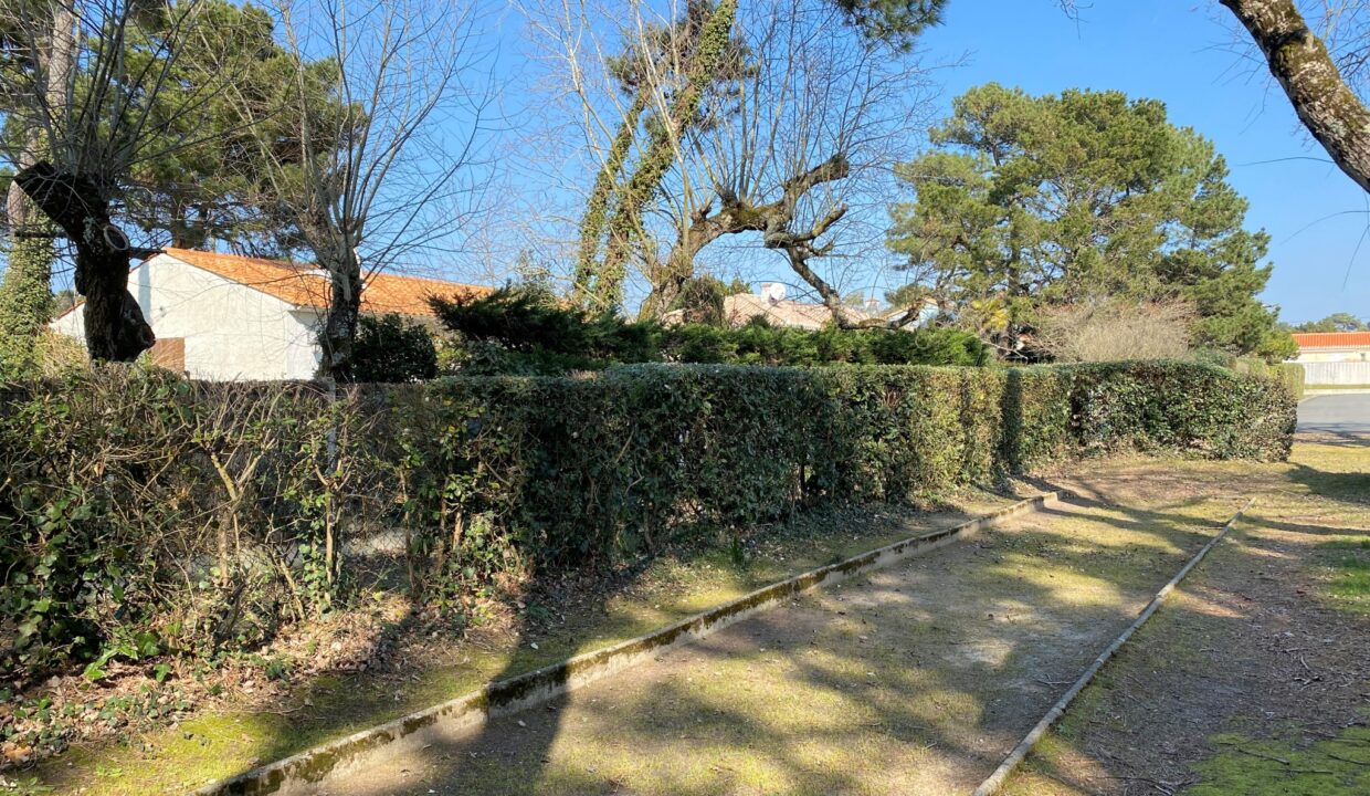 Appartement-renove-cosy-et-confortable-Residence-calme-au-milieu-des-pins-avec-piscine-chauffee-600m-mer-15