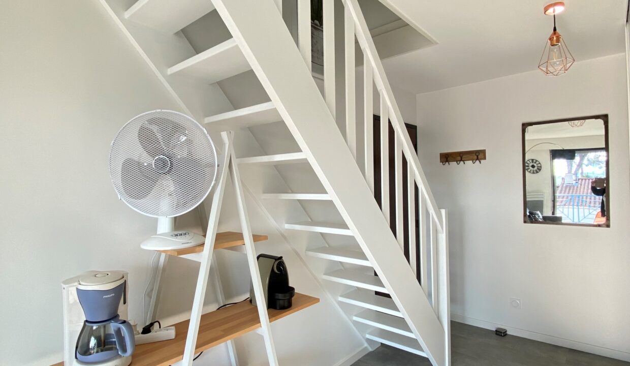 Appartement-renove-cosy-et-confortable-Residence-calme-au-milieu-des-pins-avec-piscine-chauffee-600m-mer-5