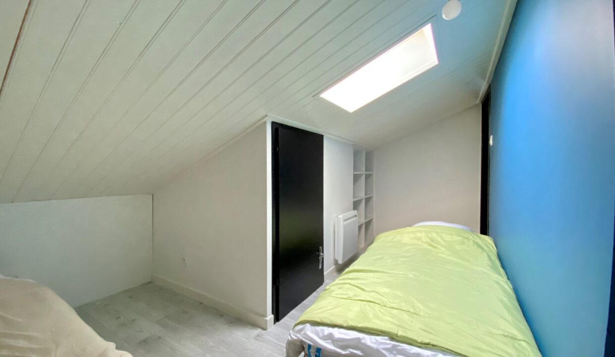 Appartement-renove-cosy-et-confortable-Residence-calme-au-milieu-des-pins-avec-piscine-chauffee-600m-mer-9
