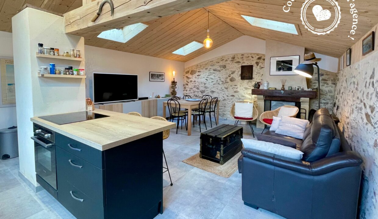 Atelier d'artiste esprit loft au coeur du bourg authentique de Brem Sur Mer - 55 m² 3 couchages - WIFI