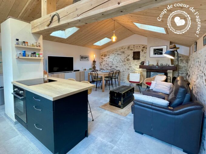 Atelier d'artiste esprit loft au coeur du bourg authentique de Brem Sur Mer - 55 m² 3 couchages - WIFI