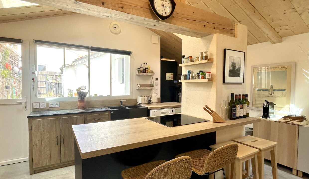Atelier-dartiste-esprit-loft-au-coeur-du-bourg-authentique-de-Brem-Sur-Mer-55-m²-3-couchages-WIFI-7