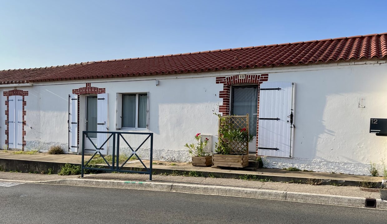 Au-coeur-du-bourg-de-Brem-Sur-Mer-maison-4-couchages-1-chambre-avec-jardin-Acces-WIFI-11