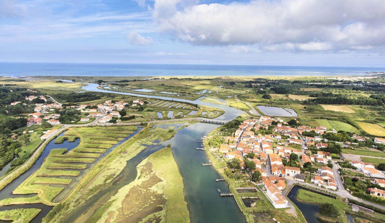 Au-coeur-du-bourg-de-Brem-Sur-Mer-maison-4-couchages-1-chambre-avec-jardin-Acces-WIFI-14
