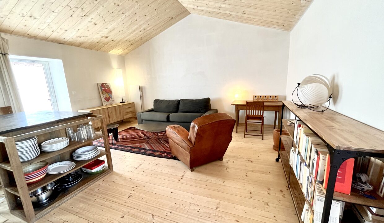 Au-coeur-du-bourg-de-Brem-Sur-Mer-maison-4-couchages-1-chambre-avec-jardin-Acces-WIFI-2