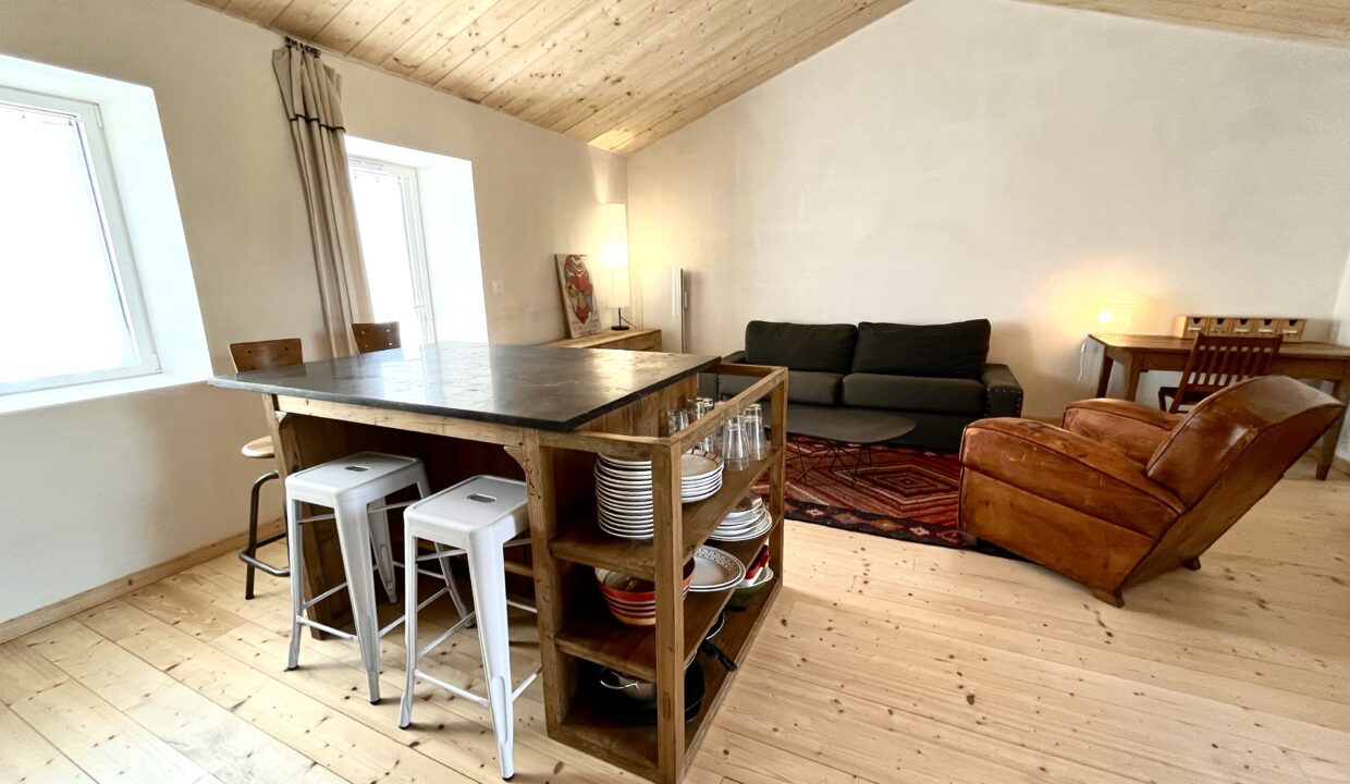 Au-coeur-du-bourg-de-Brem-Sur-Mer-maison-4-couchages-1-chambre-avec-jardin-Acces-WIFI-4