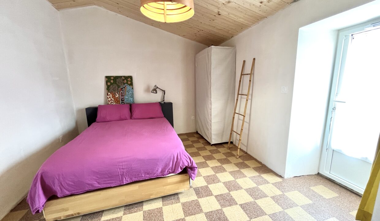 Au-coeur-du-bourg-de-Brem-Sur-Mer-maison-4-couchages-1-chambre-avec-jardin-Acces-WIFI-6