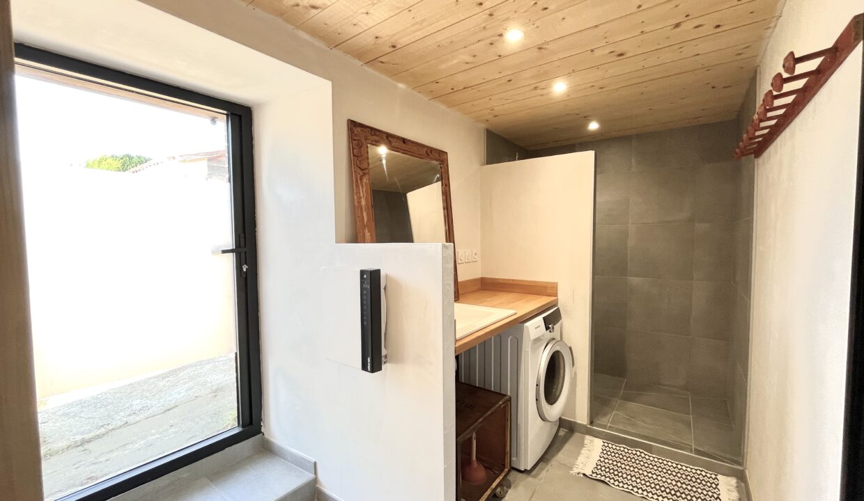 Au-coeur-du-bourg-de-Brem-Sur-Mer-maison-4-couchages-1-chambre-avec-jardin-Acces-WIFI-8