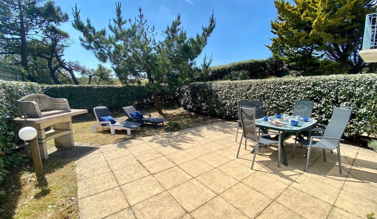 EN-RESIDENCE-AVEC-PISCINE-ext.-NON-CHAUFFEE-ET-TENNIS-COLLECTIFS-A-300m-DE-LA-PLAGE-DE-LA-NORMANDELIERE-10