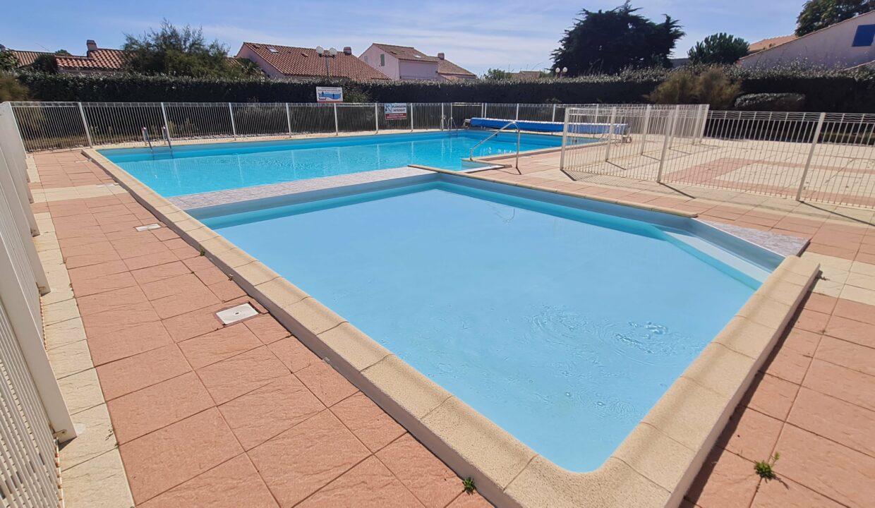 EN-RESIDENCE-AVEC-PISCINE-ext.-NON-CHAUFFEE-ET-TENNIS-COLLECTIFS-A-300m-DE-LA-PLAGE-DE-LA-NORMANDELIERE-2