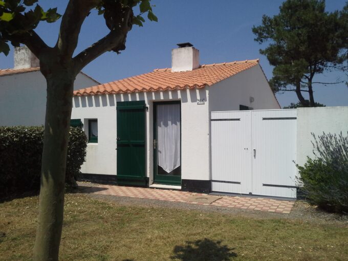 FERMES MARINES - TYPE 2 - PISCINE CHAUFFEE ET TENNIS COLLECTIFS - COMMERCES ET BORD DE MER A PROXIMITE - Animaux admis