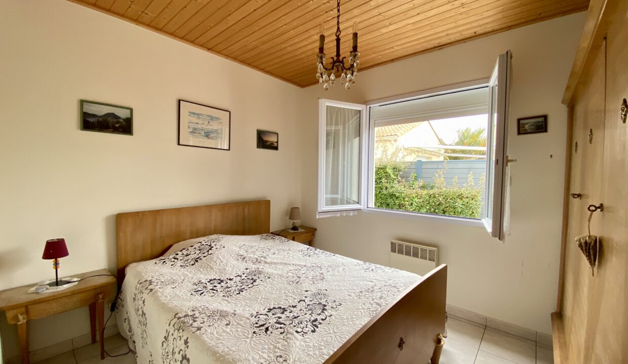 LA-PAREE-400m-de-la-plage-maison-de-pays-3-chambres-5-couchages-avec-jardin-clos-parking-WIFI-10