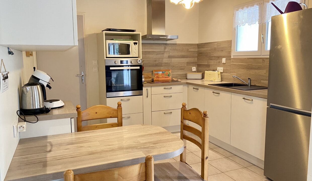 LA-PAREE-400m-de-la-plage-maison-de-pays-3-chambres-5-couchages-avec-jardin-clos-parking-WIFI-5