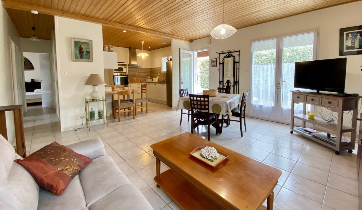 LA-PAREE-400m-de-la-plage-maison-de-pays-3-chambres-5-couchages-avec-jardin-clos-parking-WIFI-6