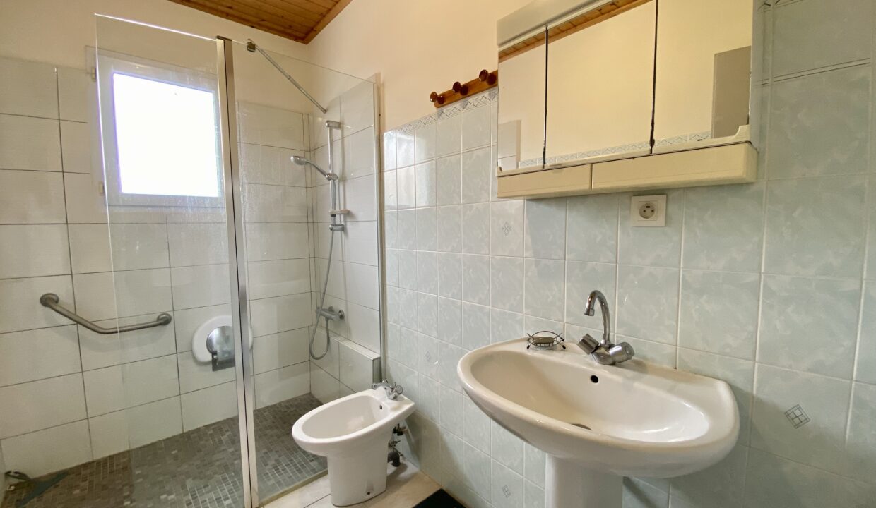 LA-PAREE-400m-de-la-plage-maison-de-pays-3-chambres-5-couchages-avec-jardin-clos-parking-WIFI-9