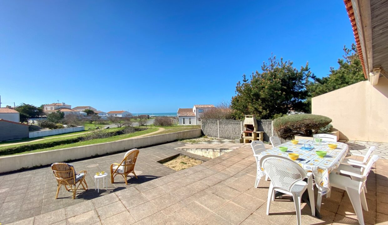 LA-SAUZAIE-MAISON-SITUEE-A-400M-DE-LA-PLAGE-TERRASSE-DE-100M²-AVEC-VUE-MER-Animaux-bienvenus-14