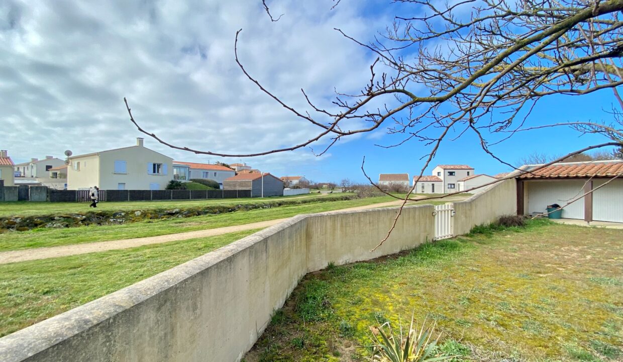 LA-SAUZAIE-MAISON-SITUEE-A-400M-DE-LA-PLAGE-TERRASSE-DE-100M²-AVEC-VUE-MER-Animaux-bienvenus-16